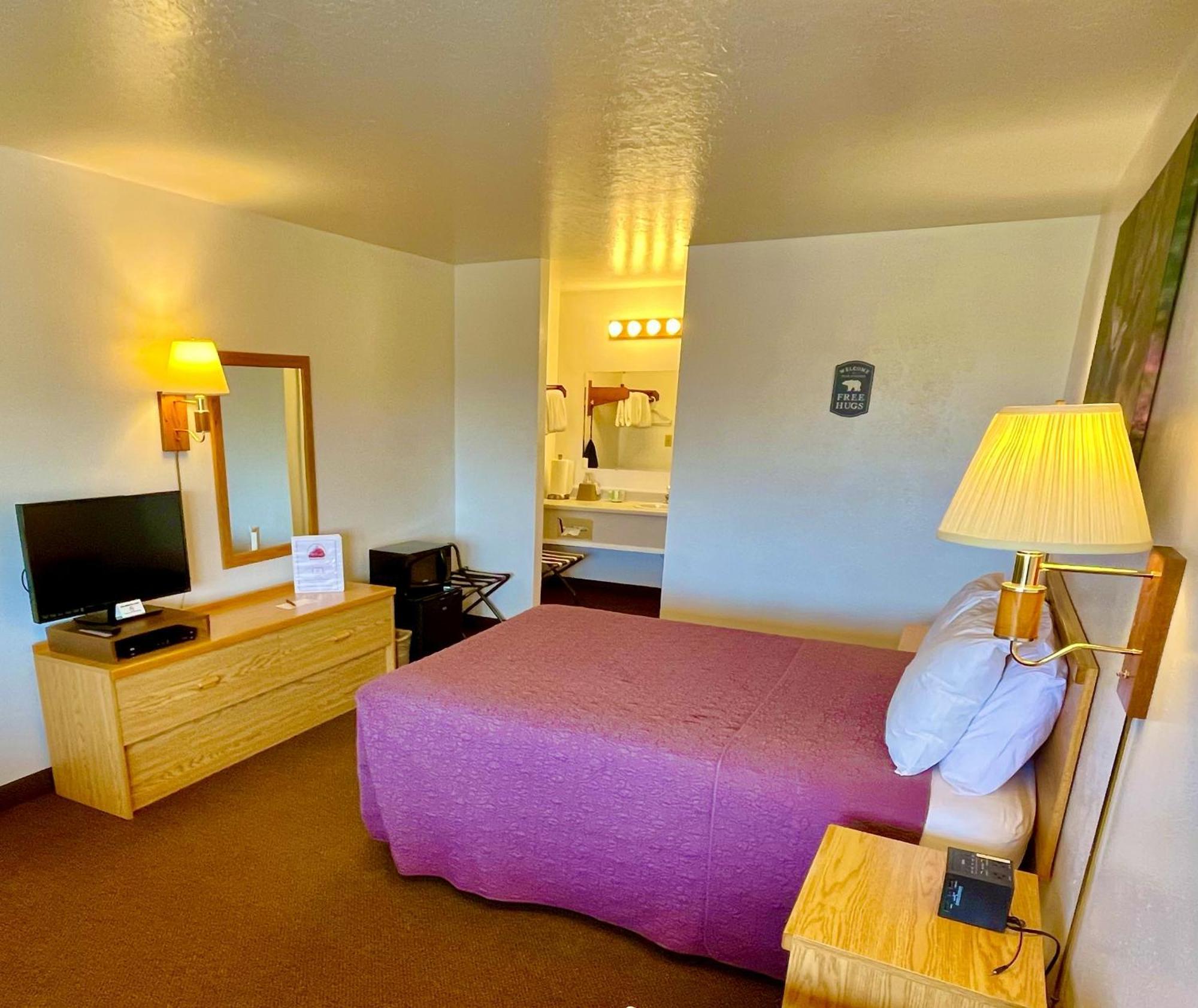 Red Bear Inn Ennis 外观 照片