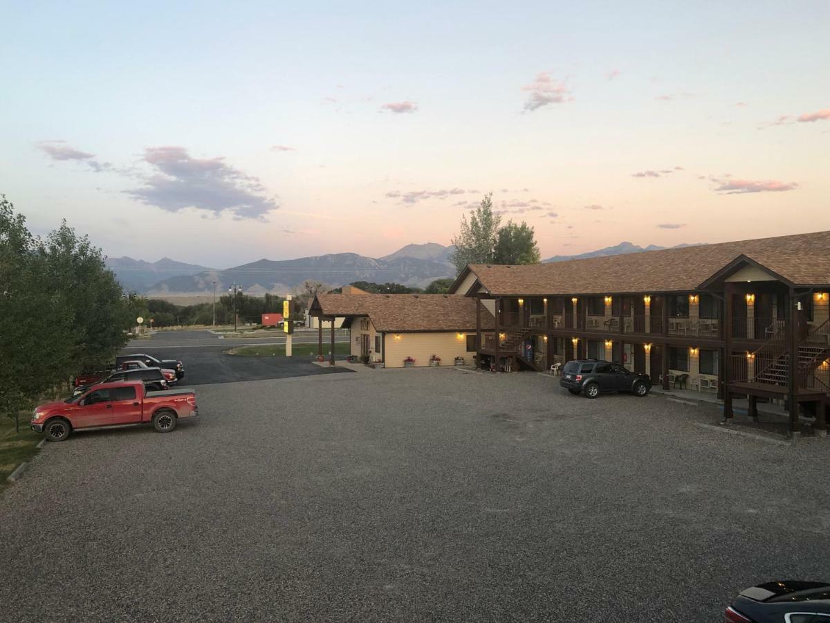 Red Bear Inn Ennis 外观 照片