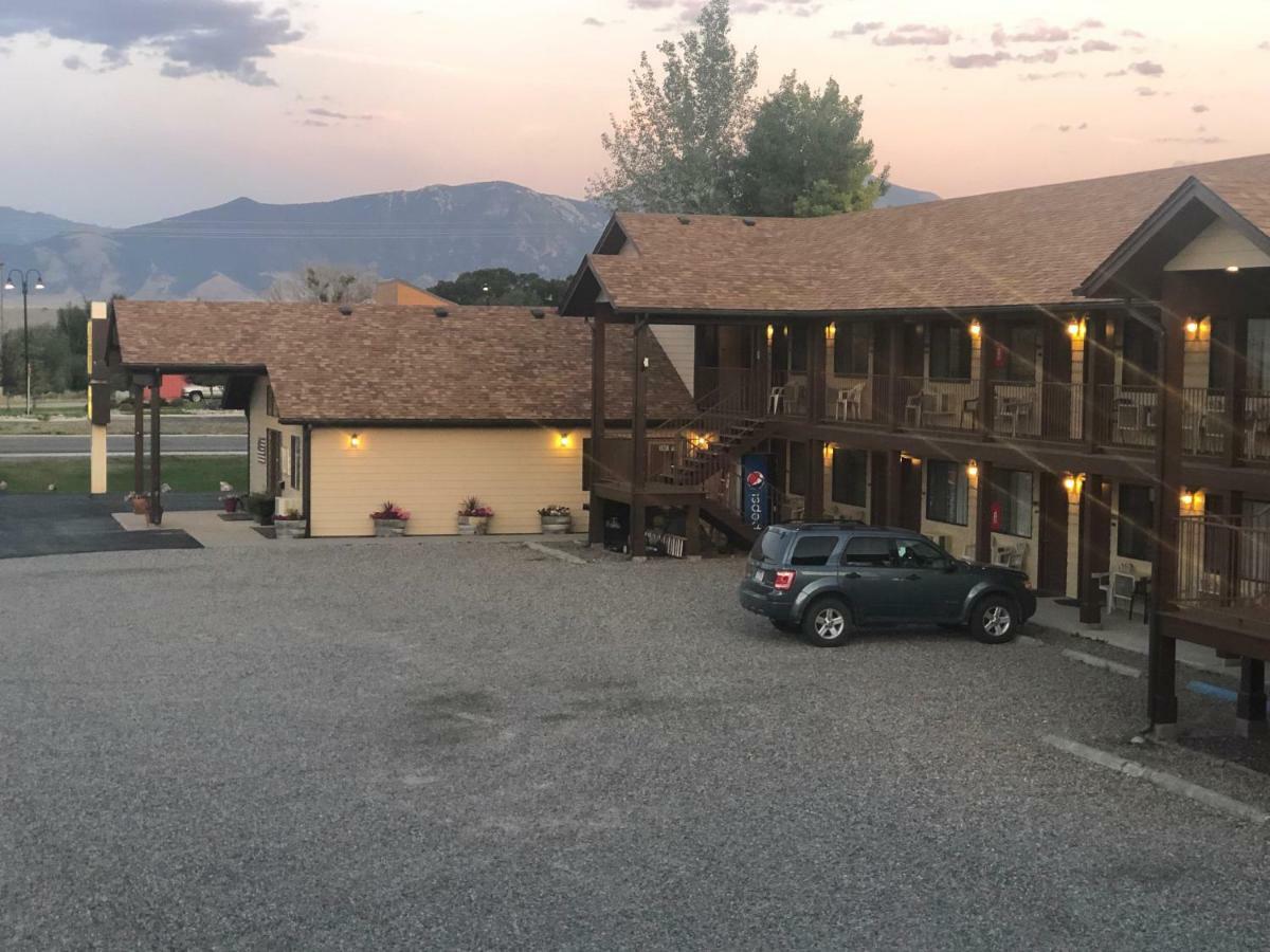 Red Bear Inn Ennis 外观 照片
