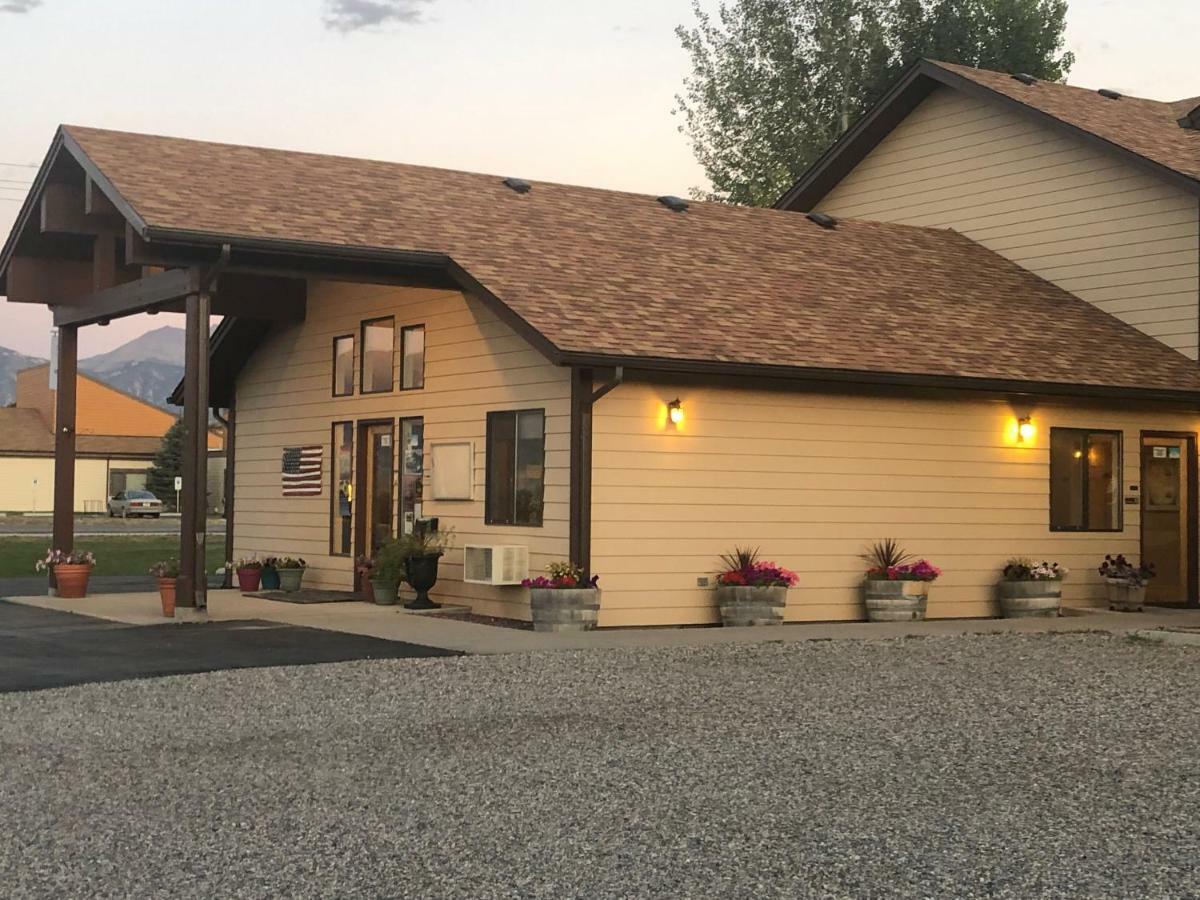 Red Bear Inn Ennis 外观 照片